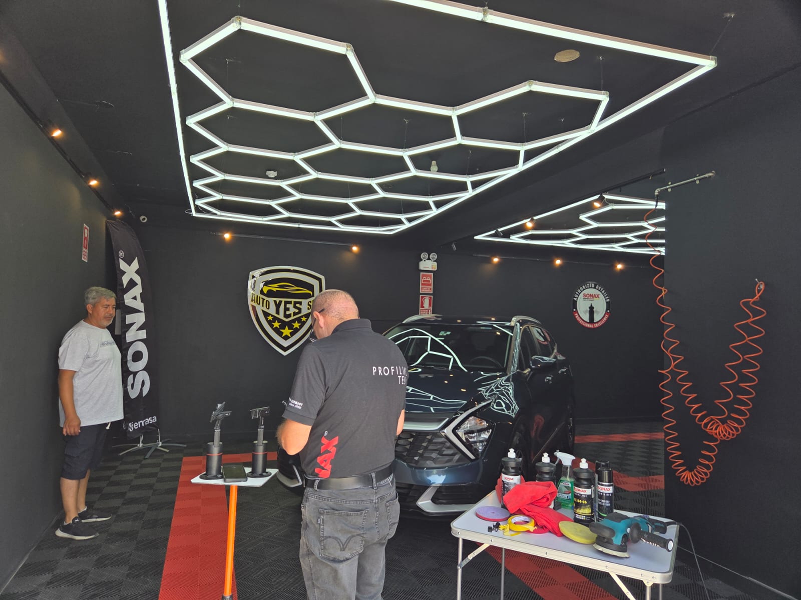 Equipo Auto Yes Spa trabajando