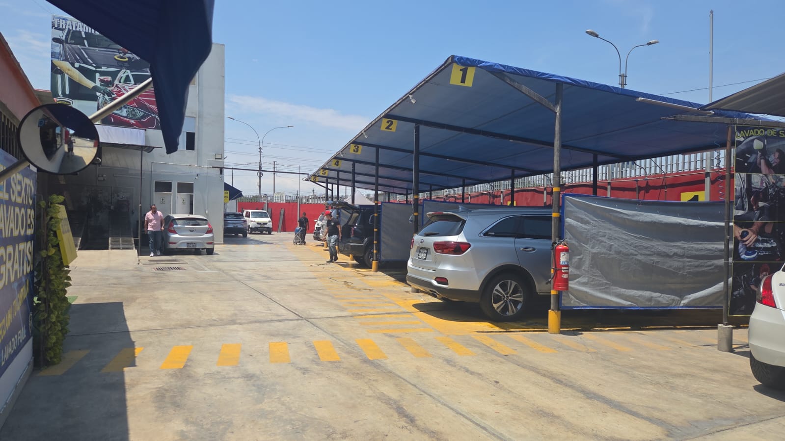 Local Auto Yes Spa exterior durante el día